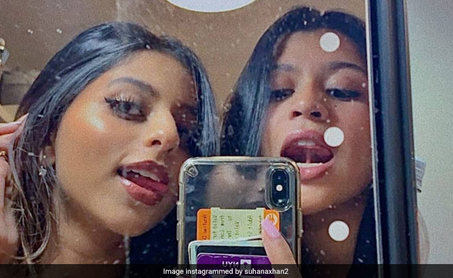 सुहाना खान की मिरर सेल्फी इंटरनेट पर हुई वायरल, इस अंदाज में नजर आईं शाहरुख की बिटिया