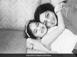 श्रीदेवी की दूसरी पुण्यतिथि पर जाह्नवी कपूर हुईं इमोशनल, Photo शेयर कर कही यह बात श्रीदेवी की दूसरी पुण्यतिथि पर जाह्नवी कपूर हुईं इमोशनल, Photo शेयर कर कही यह बात