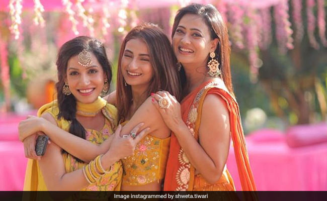 बेटी पलक और बेटे रेयांश के साथ कुछ इस अंदाज में ट्विनिंग करती नजर आईं श्वेता तिवारी, देखें Photos