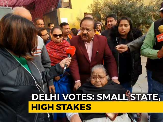 Watch: Union Minister Harsh Vardhan Comes With Family To Vote