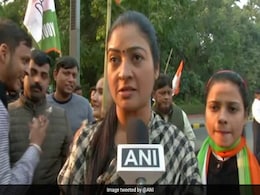 दिल्ली: LG हाउस के बाहर किसानों का प्रदर्शन, राहुल गांधी भी शामिल, अल्का लांबा का हाथ फटा दिल्ली: LG हाउस के बाहर किसानों का प्रदर्शन, राहुल गांधी भी शामिल, अल्का लांबा का हाथ फटा