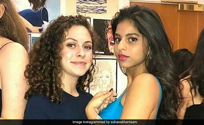 सुहाना खान दोस्तों संग पार्टी करती आईं नजर, Photo हो रही है वायरल