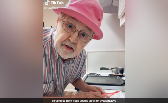 81 साल का ये शख्‍स बना TikTok स्‍टार, ऐसे वीडियो बनाकर हुआ मशहूर, देखें Videos