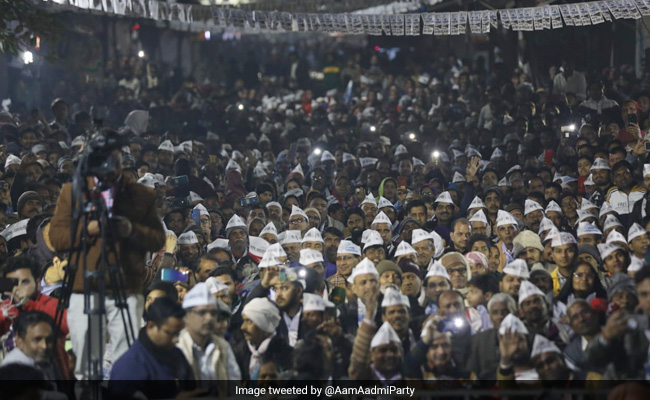 Flash Mob, Cap Distribution In AAP's 4-Way Delhi Campaign Plan
