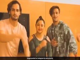 नोरा फतेही के गाने पर रश्मि देसाई संग नाच रहे थे आसिम रियाज, हिमांशी खुराना का यूं आया रिएक्शन- देखें Video नोरा फतेही के गाने पर रश्मि देसाई संग नाच रहे थे आसिम रियाज, हिमांशी खुराना का यूं आया रिएक्शन- देखें Video