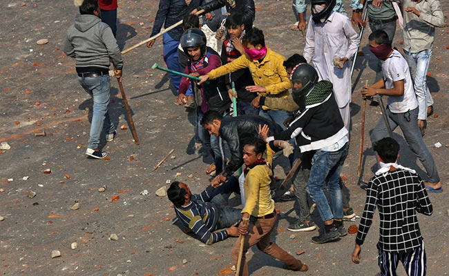 Civil Rights Activists Meet Arvind Kejriwal, Discuss Delhi Violence