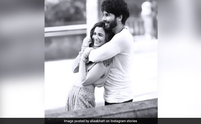 On Shahid Kapoor's Birthday, A <i>Shaandaar</i> Throwback Pic From Alia Bhatt
