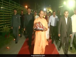 लॉकडाउन के कुछ ही घंटों बाद सीएम योगी पहुंचे अयोध्या तो कांग्रेस ने उठाए सवाल लॉकडाउन के कुछ ही घंटों बाद सीएम योगी पहुंचे अयोध्या तो कांग्रेस ने उठाए सवाल