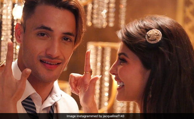 Trending: More BTS Pics From Jacqueline Fernandez And Asim Riaz's Music Video