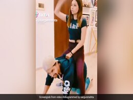 घर में बोर हो रही सरगुन मेहता ने पति को बना दिया घोड़ा, बोलीं- क्या आपका मनोरंजन हो गया या फिर... घर में बोर हो रही सरगुन मेहता ने पति को बना दिया घोड़ा, बोलीं- क्या आपका मनोरंजन हो गया या फिर...