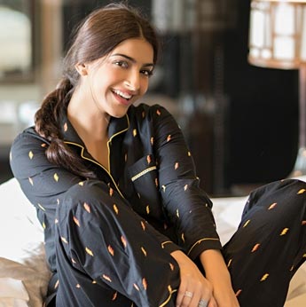 bollywood actress night dress