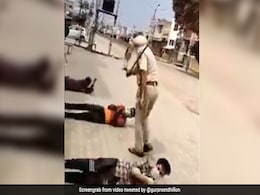 लॉकडाउन: पंजाब पुलिस अधिकारी ने महिलाओं कहा- 21 दिन मर्दों को रोटियां पकाना सिखाओ, अंदर आप बोलो, बाहर हम बोलेंगे लॉकडाउन: पंजाब पुलिस अधिकारी ने महिलाओं कहा- 21 दिन मर्दों को रोटियां पकाना सिखाओ, अंदर आप बोलो, बाहर हम बोलेंगे
