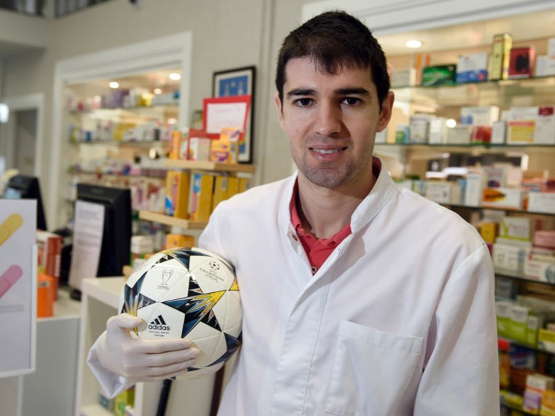 Former La Liga Winger Dons White Coat To Take On Coronavirus