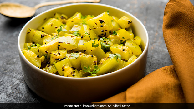 How To Cook Healthy Vrat Wali Lauki Sabzi At Home (Recipe Inside)