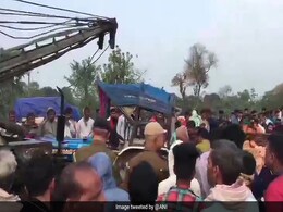 बिहार के मुजफ्फरपुर में कार और ट्रैक्टर की टक्कर में 12 की मौत, चार घायल बिहार के मुजफ्फरपुर में कार और ट्रैक्टर की टक्कर में 12 की मौत, चार घायल