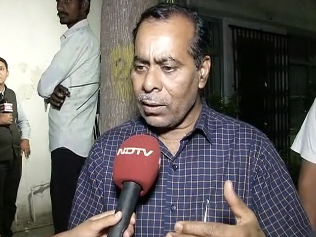 निर्भया के दोषियों को फांसी : पिता बोले, सालों लंबी लड़ाई से कानून की खामियां पता चलीं, सरकार से करेंगे ठीक करने का आग्रह निर्भया के दोषियों को फांसी : पिता बोले, सालों लंबी लड़ाई से कानून की खामियां पता चलीं, सरकार से करेंगे ठीक करने का आग्रह