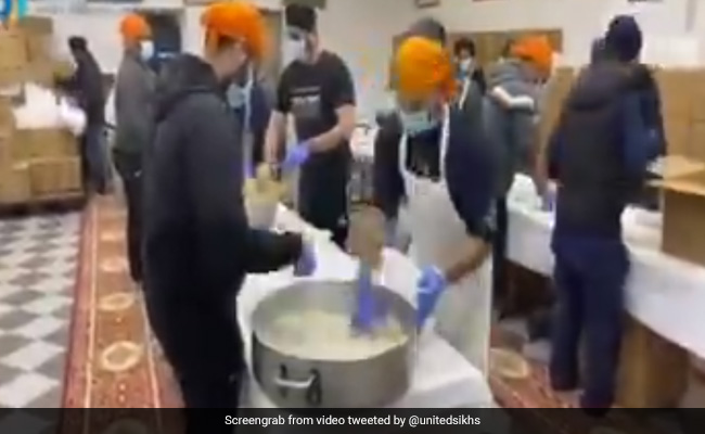 Sikh Pack Free Meals For Over 30,000 In Self-Isolation In New York