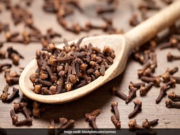 Clove For Health: सर्दी-खांसी की समस्या को दूर करने में मददगार है लौंग, ये हैं अन्य फायदे Clove For Health: सर्दी-खांसी की समस्या को दूर करने में मददगार है लौंग, ये हैं अन्य फायदे
