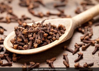 Benefits Of Eating 2 Colves: रात को गुनगुने पानी के साथ 2 लौंग खाने के पांच जबरदस्त फायदे Recipe