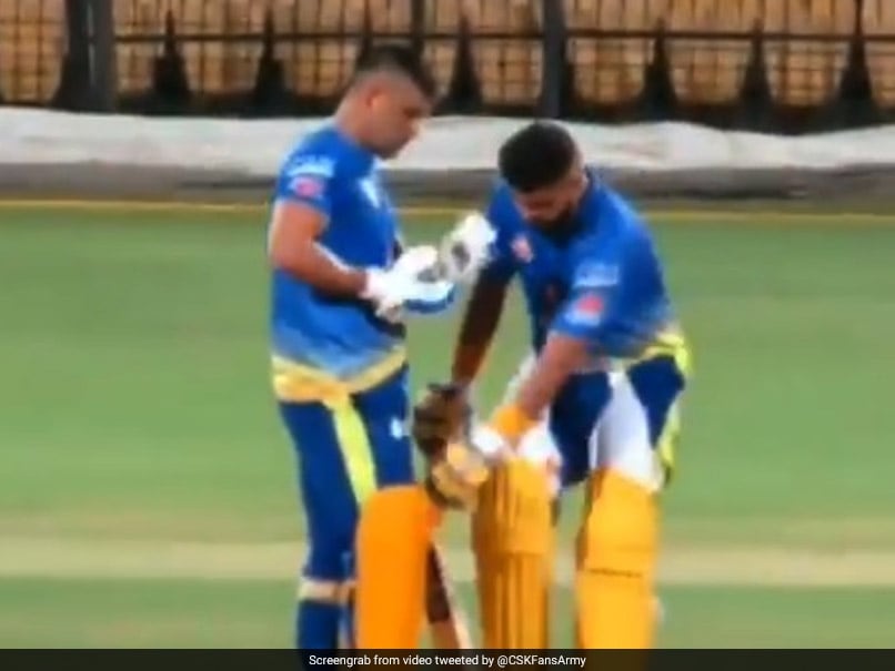 IPL 2020: अभ्यास सत्र में सुरेश रैना से हो गई गलती, फिर धोनी के बल्ले को छूकर किया प्रणाम, देखें VIDEO