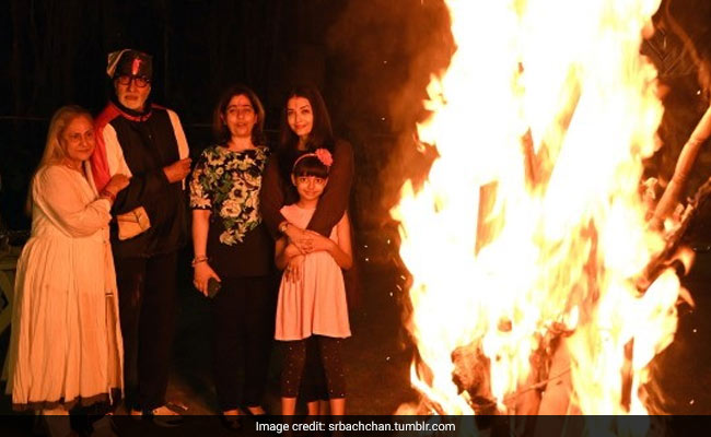 ICYMI: This Is How Much Fun Big B, Jaya Bachchan, Aishwarya And Aaradhya Had At Holi This Year