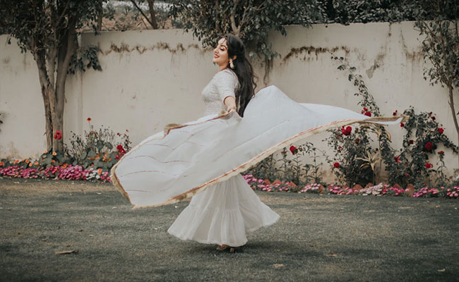 For This Spring Season, Grab These 9 Trendy Salwar Suits From Amazon