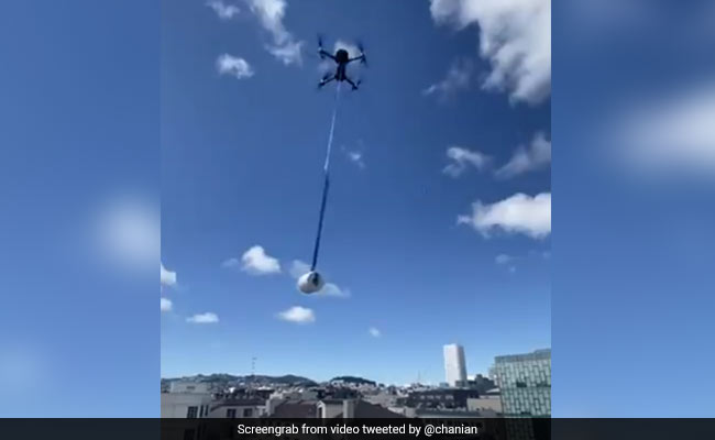 दोस्त के पास नहीं था टॉयलेट पेपर तो शख्स ने बिना घर से निकले कुछ इस तरह की मदद, कई बार देखा गया Viral Video