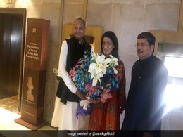 कांग्रेस के वरिष्ठ नेता ने 60 साल की उम्र में रचाई शादी, अशोक गहलोत ने ट्वीट कर दी बधाई कांग्रेस के वरिष्ठ नेता ने 60 साल की उम्र में रचाई शादी, अशोक गहलोत ने ट्वीट कर दी बधाई