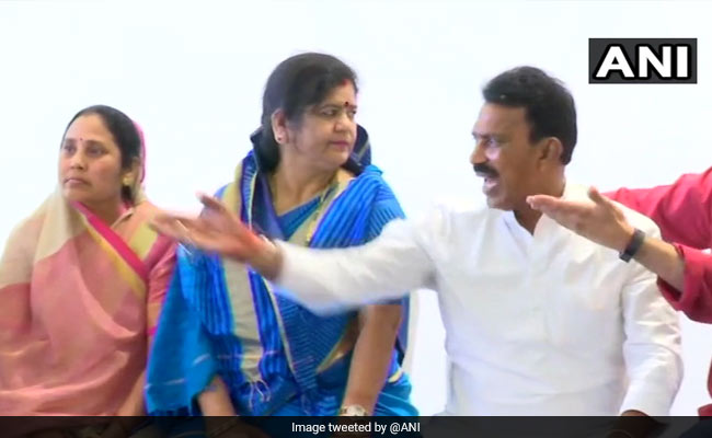 मध्य प्रदेश : बेंगलुरू में डेरा डाले कांग्रेस के बागी विधायकों ने कहा- हम अपनी इच्छा से यहां आए हैं, हमारा इस्तीफा क्यों नहीं मंजूर किया जा रहा है