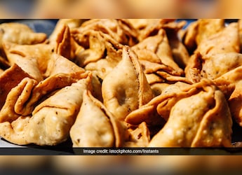 Move Over Your Regular Samosas, Try This Baked Samosa Pie For Those Extra Cravings Move Over Your Regular Samosas, Try This Baked Samosa Pie For Those Extra Cravings
