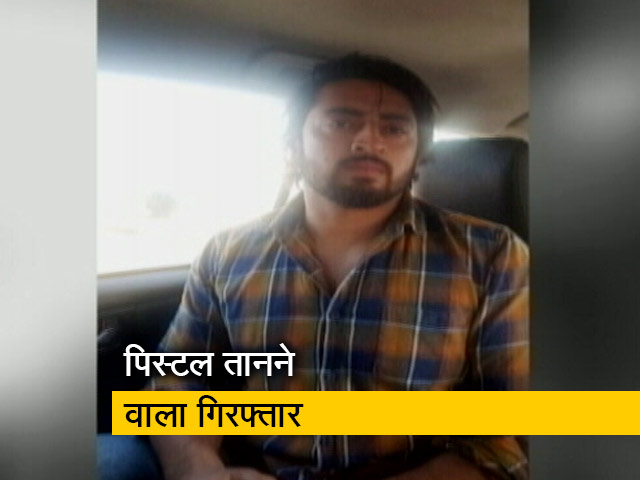 दिल्ली हिंसा के दौरान कांस्टेबल पर पिस्टल तानने और फायरिंग करने वाला शाहरुख शामली से गिरफ्तार