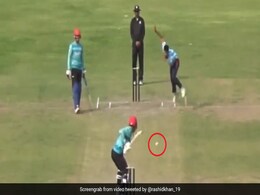 राशिद खान ने अजीबोगरीब तरह से मारा छक्का, गेंदबाज भी देखकर रह गया हैरान, देखें Viral Video राशिद खान ने अजीबोगरीब तरह से मारा छक्का, गेंदबाज भी देखकर रह गया हैरान, देखें Viral Video