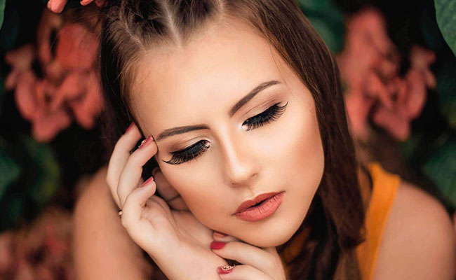 Check Out These False Eyelashes To Add Drama To Your Eyes