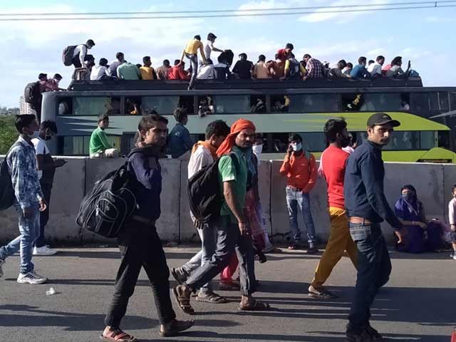 Lockdown को एक साल: एक श्रमिक ने बयां क‍िया दर्द, 'काम है नहीं, तीन टाइम की जगह खा पा रहा एक टाइम खाना'