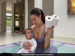 बॉलीवुड एक्ट्रेस ने टॉयलेट पेपर के साथ किया वर्कआउट, देखें कमाल का Video बॉलीवुड एक्ट्रेस ने टॉयलेट पेपर के साथ किया वर्कआउट, देखें कमाल का Video