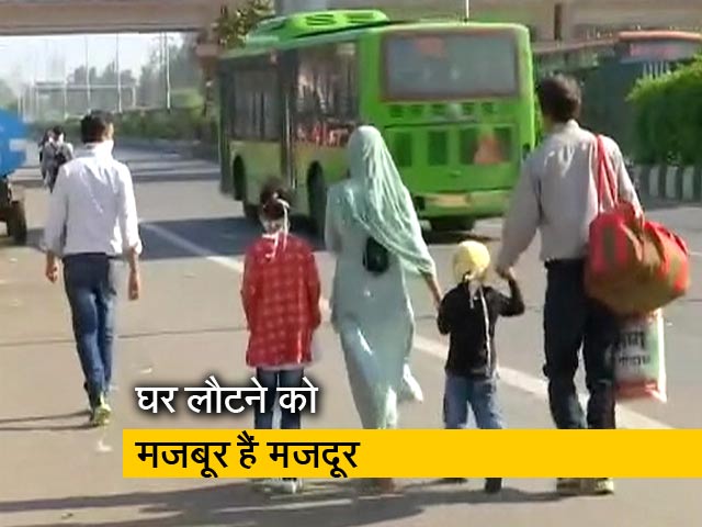 कोरोना वायरस: लॉक डाउन के कारण आनंद विहार बस अड्डे पर उमड़ी प्रवासियों की भीड़