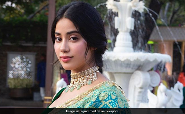 9 Bandhani Dupattas To Have Fun With Colours This Summer