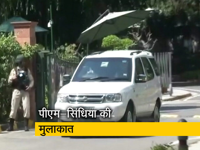 पीएम के आवास पर सिंधिया ने की मुलाकात, साथ में थे अमित शाह