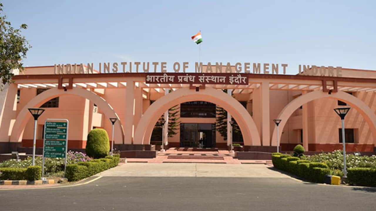IIM इंदौर में इस बार 82.5 लाख का हाईएस्ट पैकेज मिला, 240 से ज्यादा कंपनियों ने दिए जॉब ऑफर