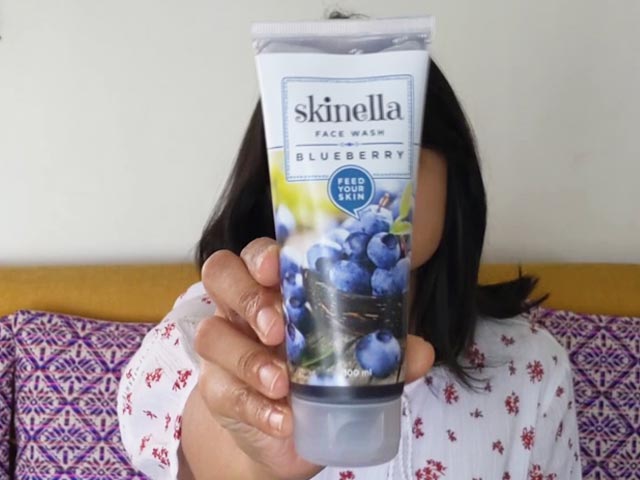 Swirlster Beauty Review: We Tried Skinella Blueberry Face Wash