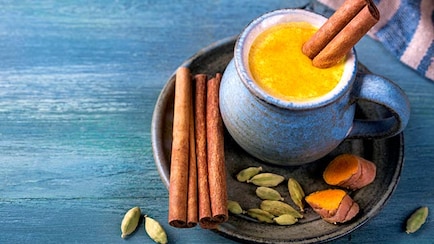 Struggling With Delhi's Air Pollution? Try These Expert-Approved Foods