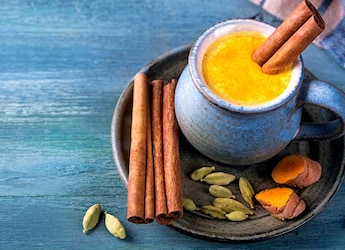 Struggling With Delhi's Air Pollution? Try These Expert-Approved Food Items To Boost Immunity