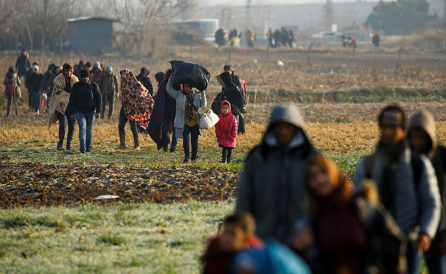 Nearly 2,000 More Migrants Reach Turkey-Greece Border After Gates Open