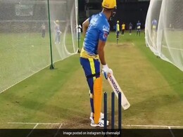 MS Dhoni ने आगे बढ़कर जड़ा ताबड़तोड़ छक्का, देखते ही लोगों ने किया ऐसा... देखें Viral Video MS Dhoni ने आगे बढ़कर जड़ा ताबड़तोड़ छक्का, देखते ही लोगों ने किया ऐसा... देखें Viral Video