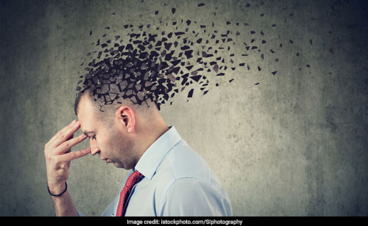 Low Confidence, Inability To Cope With Problems Among Signs Of Dementia In Midlife: New Study