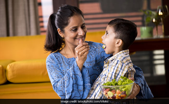 Dear Mothers, Here Are 5 Things You Must Teach Your Kids About Nutrition