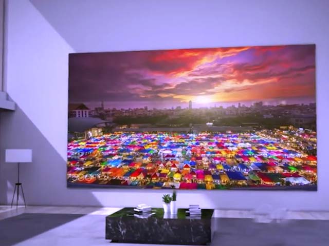 Samsung's Larger Than Life Display