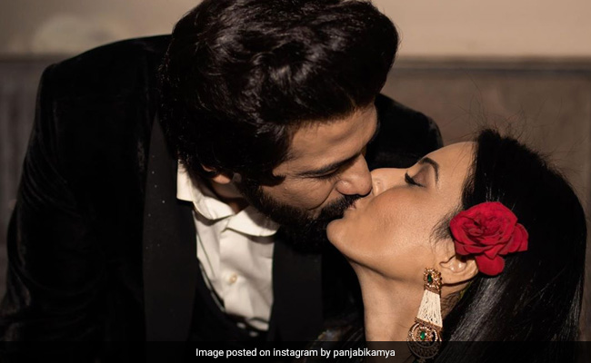Kamya Panjabi And Shalabh Dang Celebrate One Month Of Being Married With A Kiss