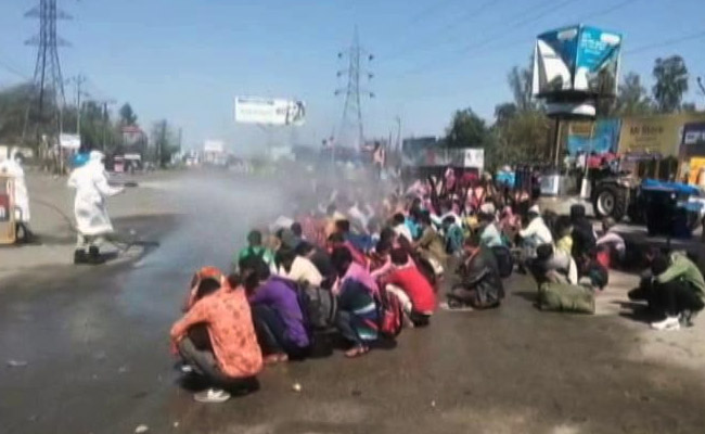 कोरोना संक्रमण से बचने के लिए लोगों पर केमिकल छिड़काव को लेकर स्वास्थ्य मंत्रालय ने जारी की गाइडलाइन