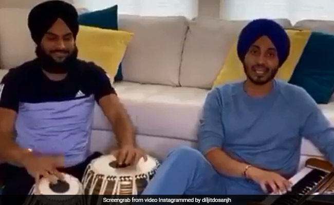 कोरोना पर इस पंजाबी सिंगर ने बना दिया है गाना, दिलजीत दोसांझ ने शेयर किया Video